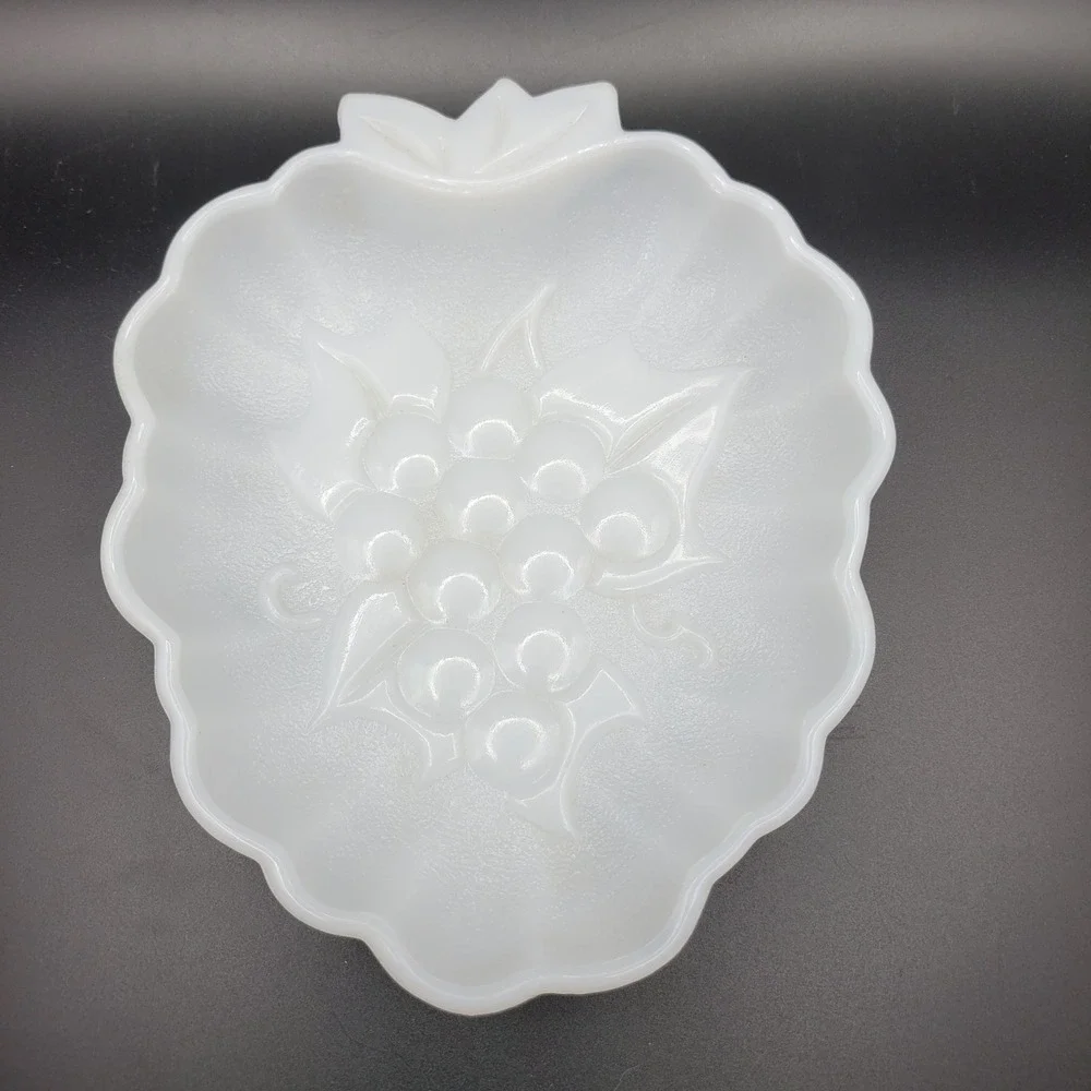 Vintage Milk Glass Grape‎ Leaf Candy Dish Serving Bowl